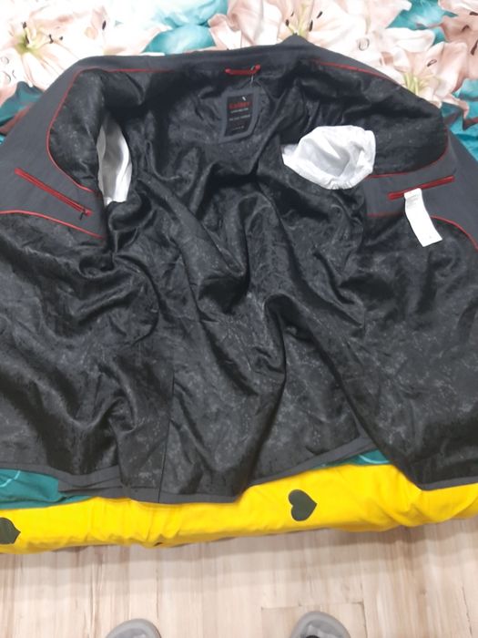 Vand/ schimb Sacou original gen HUGO BOSS marimea 56