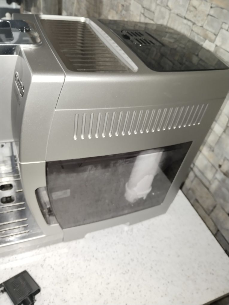 Delonghi dinamica. Kofe mashinasi sotiladi.