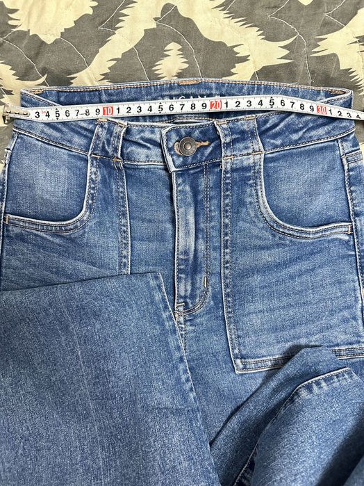 Джинсы American Eagle, Uniqlo