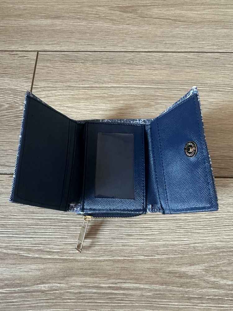 Портмонета на Guess