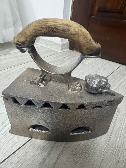 Fier de călcat pe cărbuni