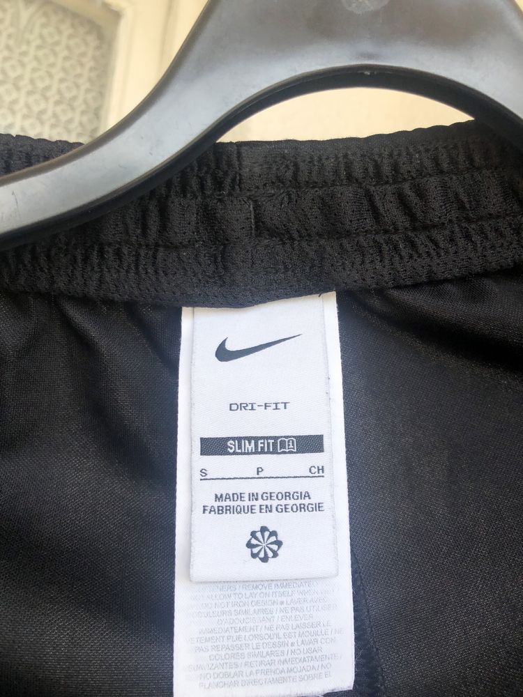 Nike късе панталони оригинални размер S