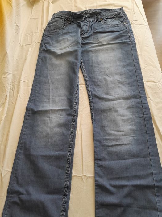 Продам б/у джинсы
