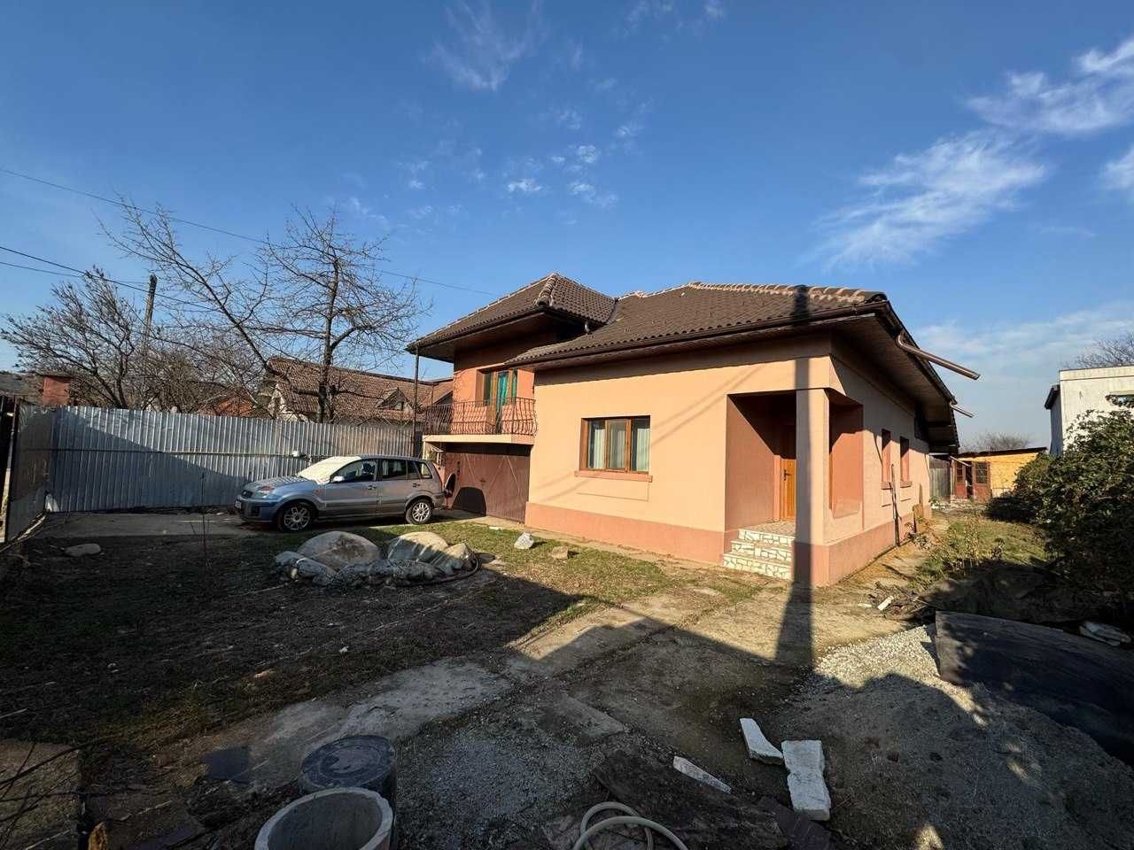 Vind casă , curte , anexe
