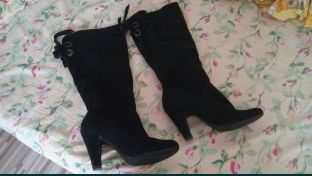 Cizme negre cu toc