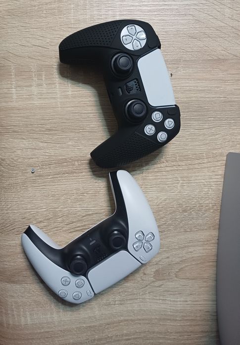 Playstation 5 cu 9 jocuri + volan+2 manete vând si separat