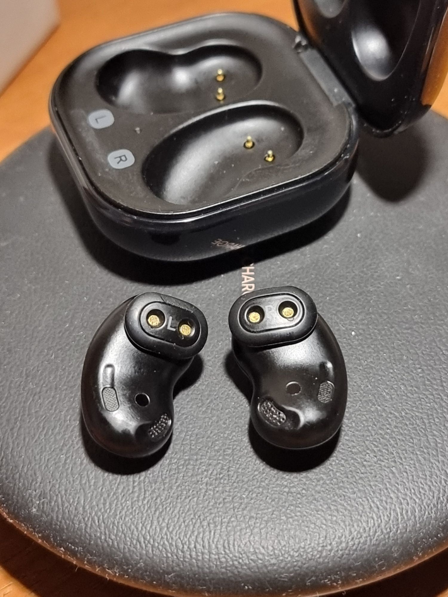 Galaxy watch 4 (2ta), Airpods 3, Galaxy Buds Live like new
