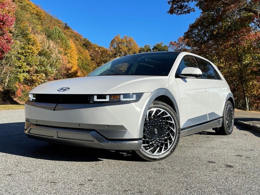 Услуга бизнес трансфер, перевозка, встреча, hyundai ioniq 5