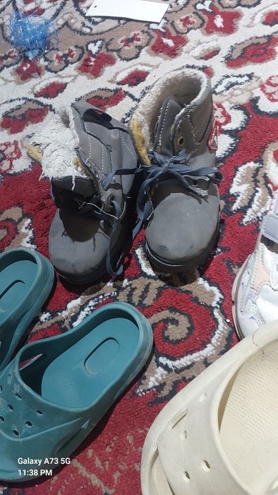 Яхши авайлаб кийилган оёк кийимлар,