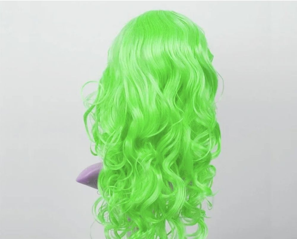 Парик зеленый с волнистыми волосами