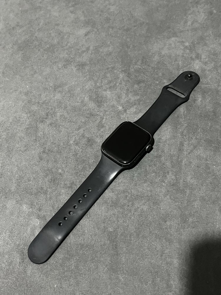 Продам часы Apple Watch SE 44mm