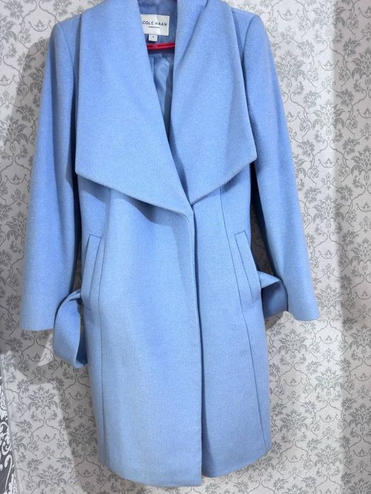 Продаётся от COLE HAAN.
Пальто в отличном состояии.
4