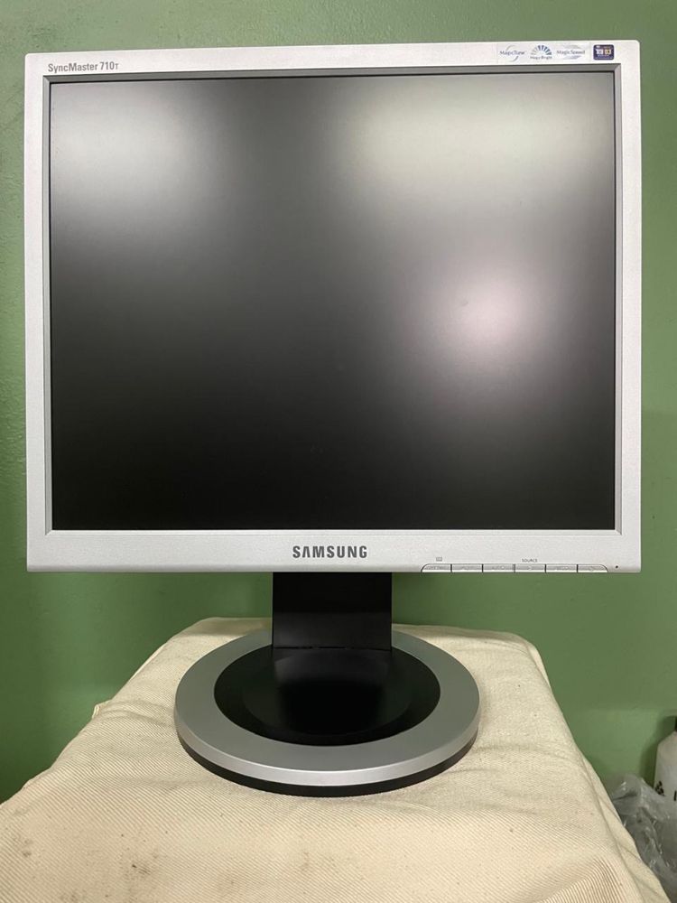 Продам монитор SAMSUNG   Sync master 710 T
