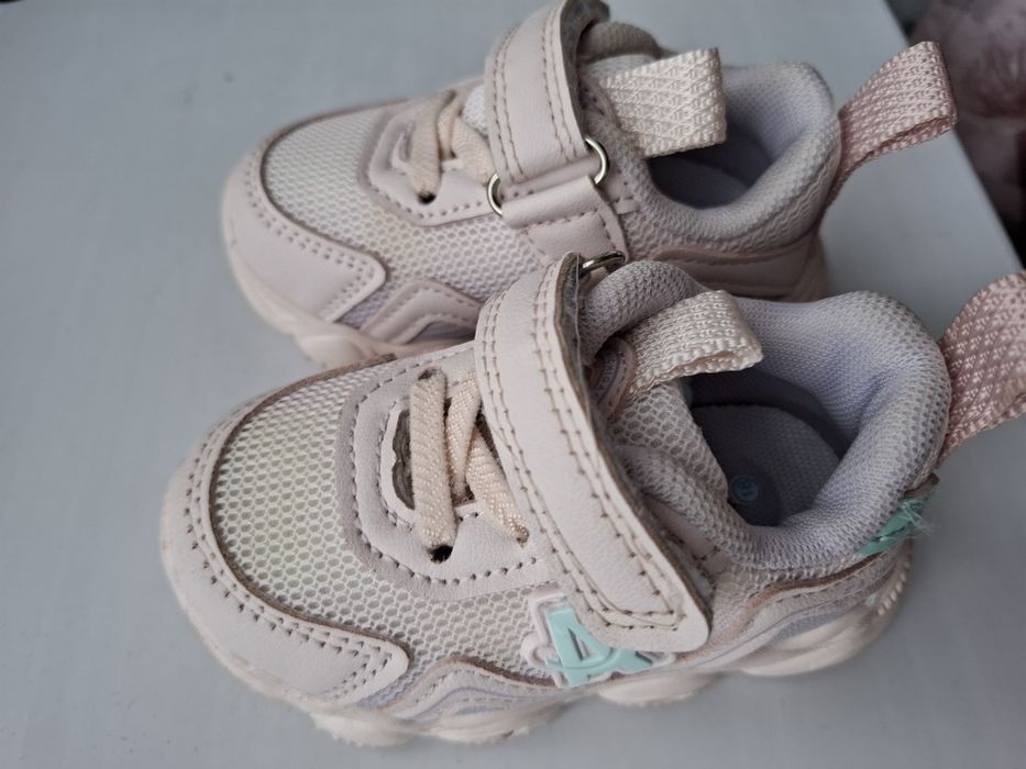 Детские кроссовки