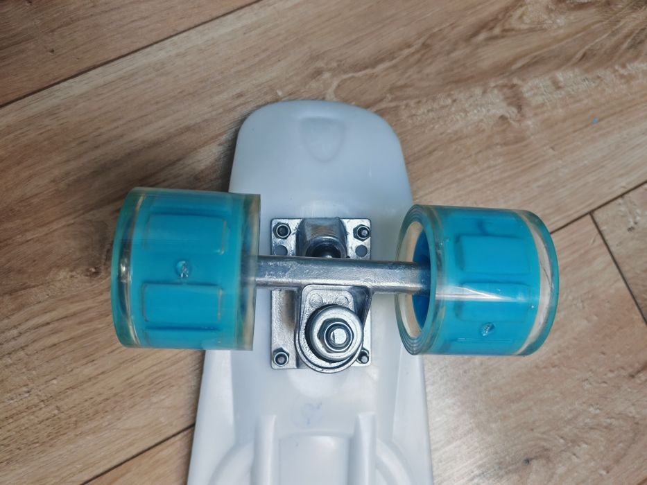 Placa skateboard NOUA fish cu luminite+protectii maini,coate,genunchi
