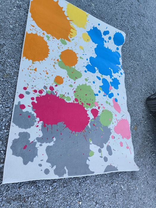 цветен килим за детска стая