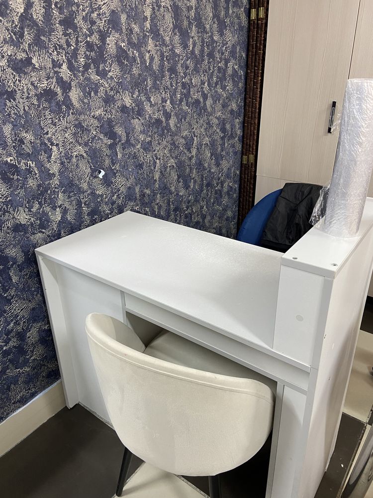 Маникюрный стол б/у