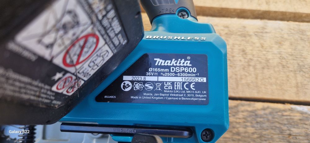 Makita circular cu plonjare pe acumulator