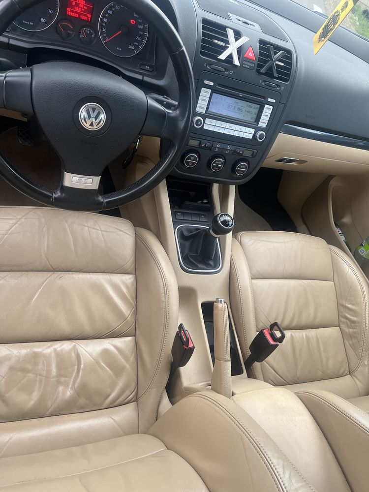 Golf 5 GT.