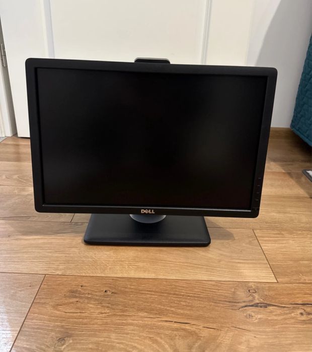 Monitor Dell cu brat ajustabil
