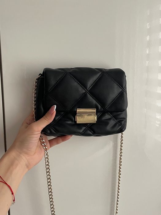 Продавам тази черна чанта