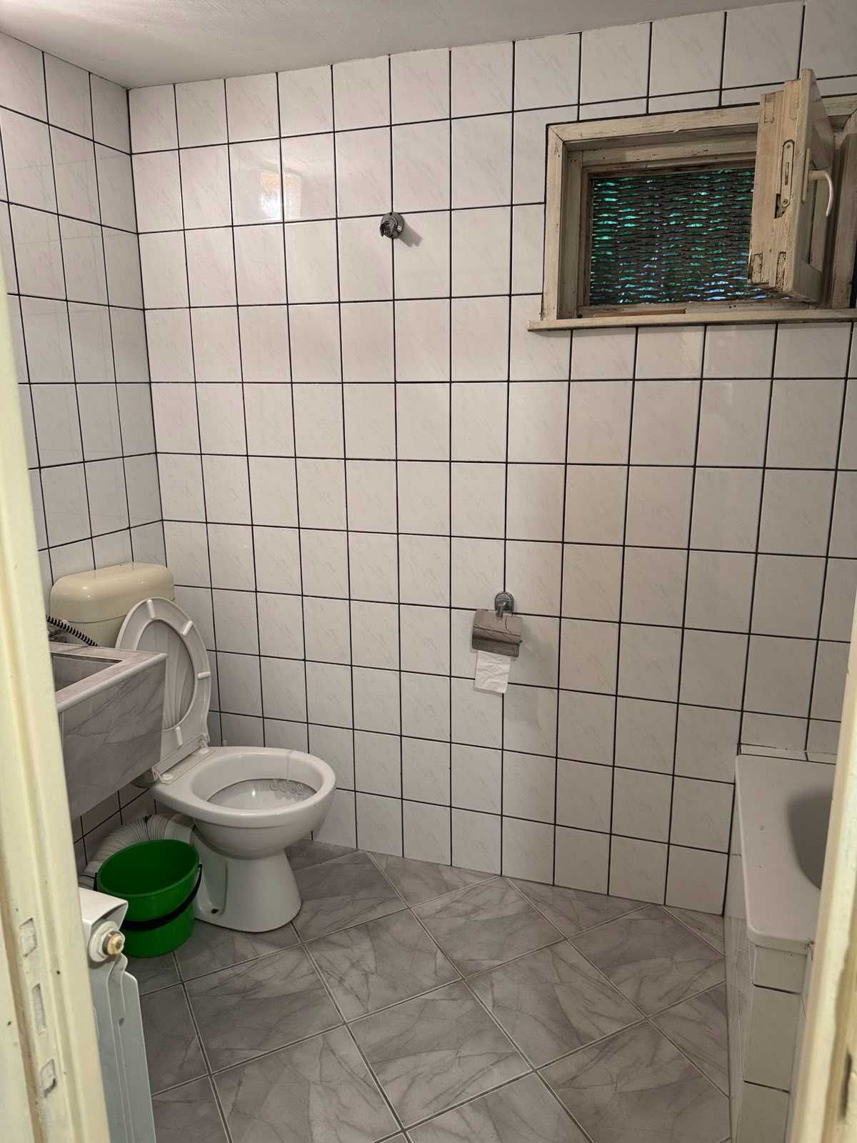 Продавам гарсониера с гараж