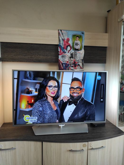 LED Телевизор PHILIPS 40 инча Ambilight