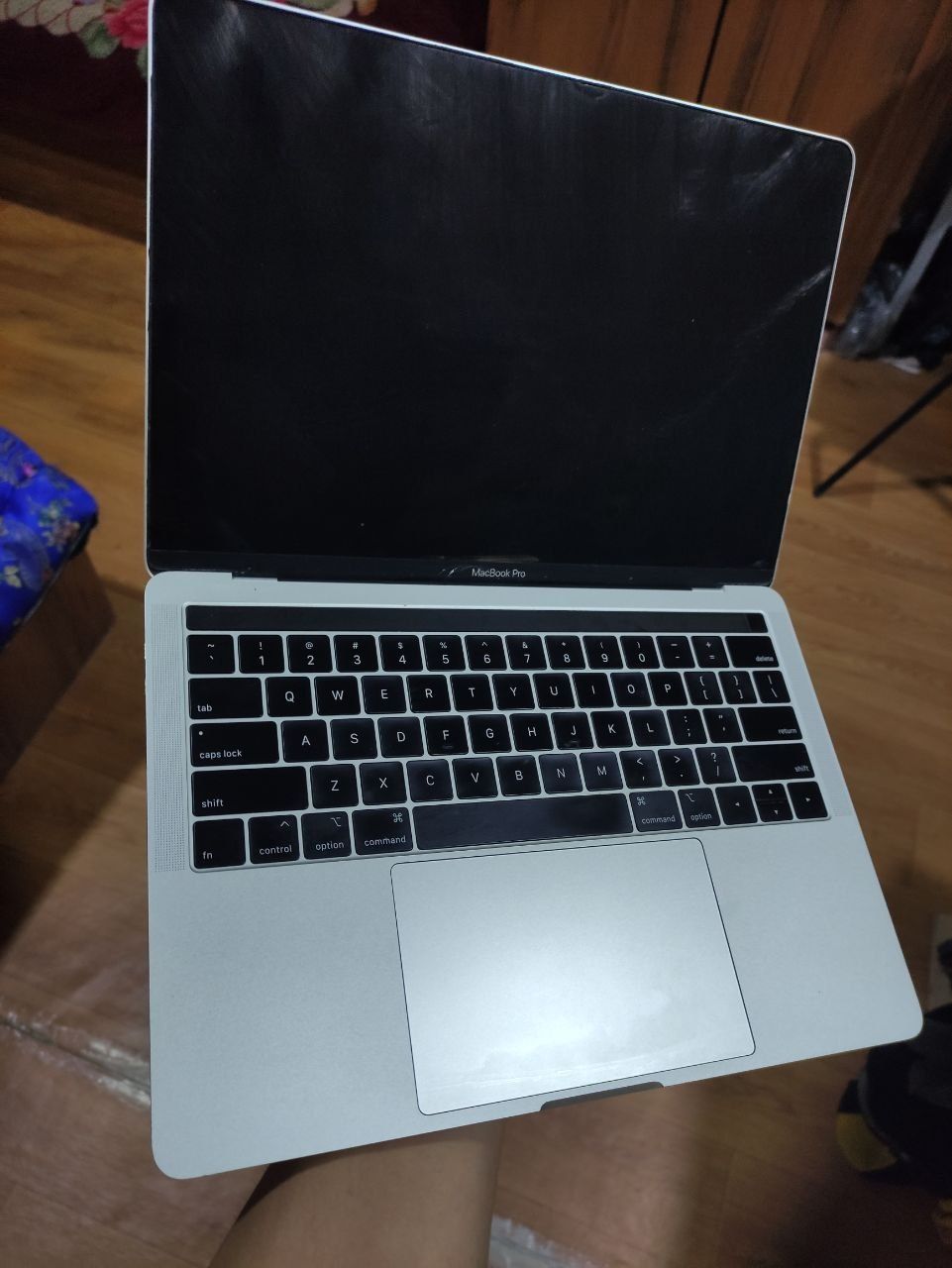 Macbook pro sotiladi