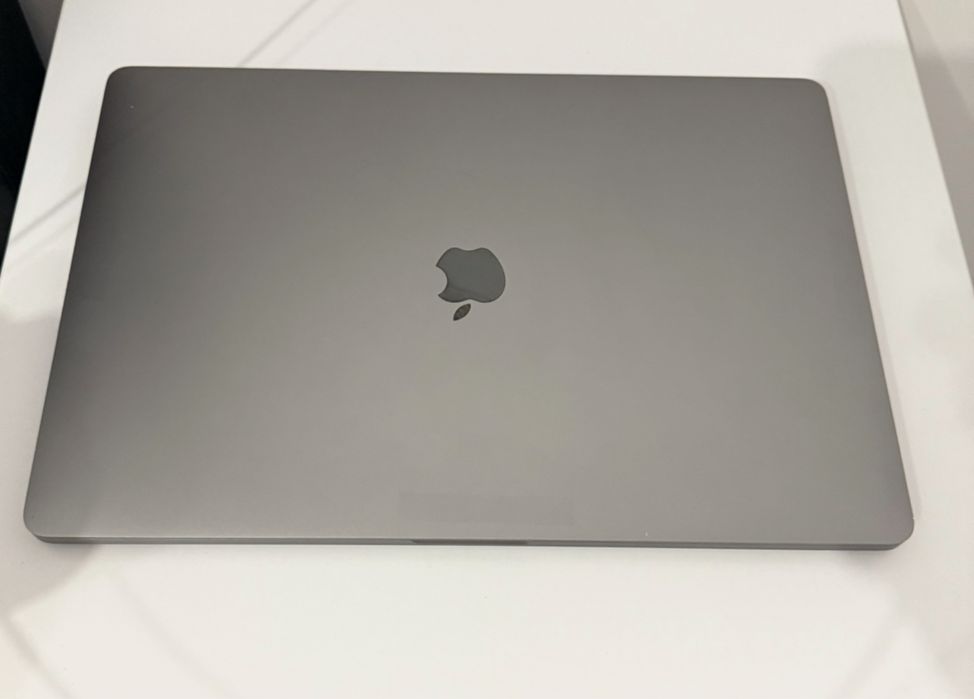 Macbook Pro 16" 2019 - Intel i9 - Touchbar - 512Gb SSD - 16gb