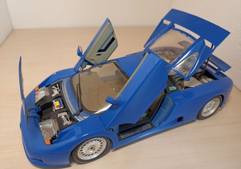 Bugatti 11QB
Scara 1/18
Bburago

Pozele reflectă realitatea. Se vinde