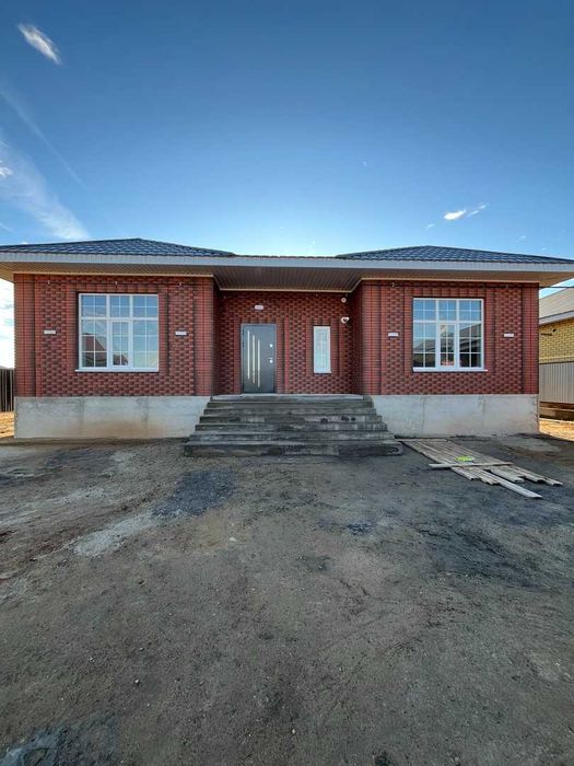 НЕ в залоге. 1-этажный дом 169,6 кв.м в жилом массиве ЖАНАТУРМЫС