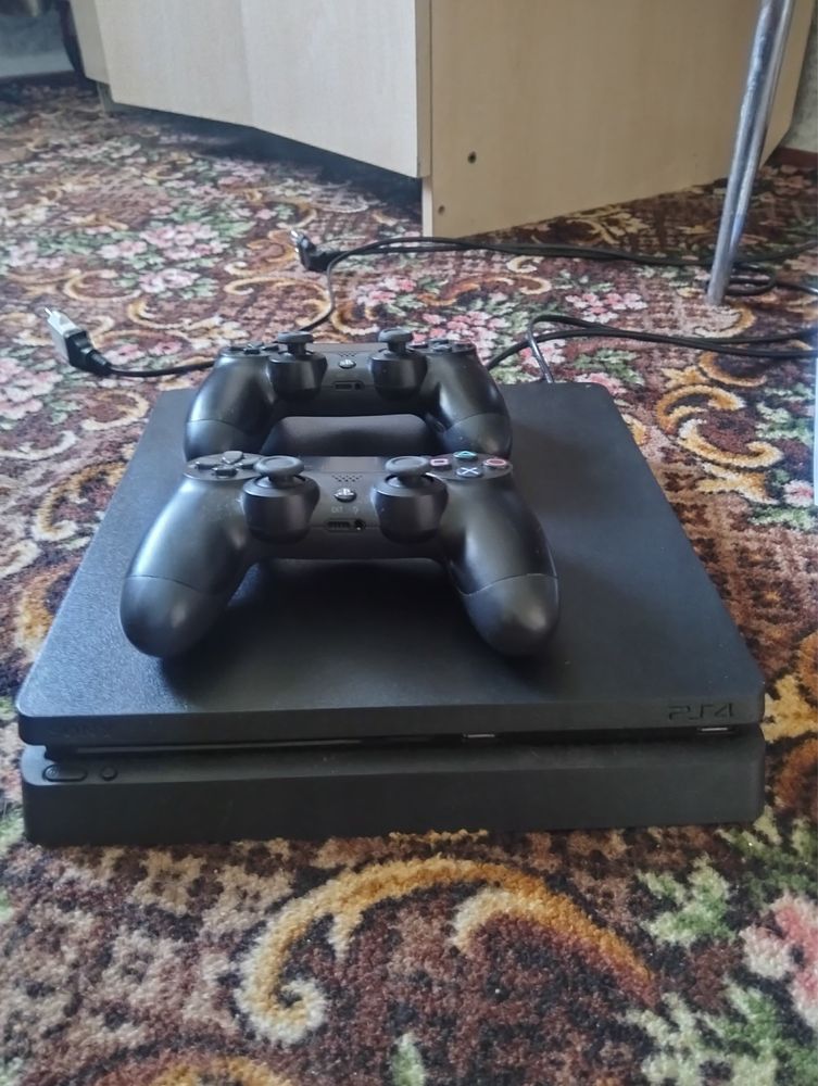 PS 4 и 2 джостика
