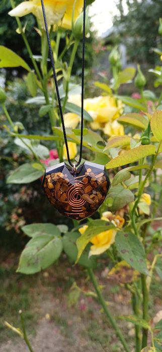 Pandantiv orgonic forma inima - ochi de tigru