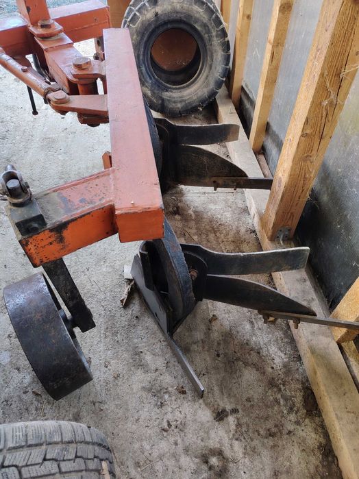 Vând plug cu 2 brazde stare excelentă