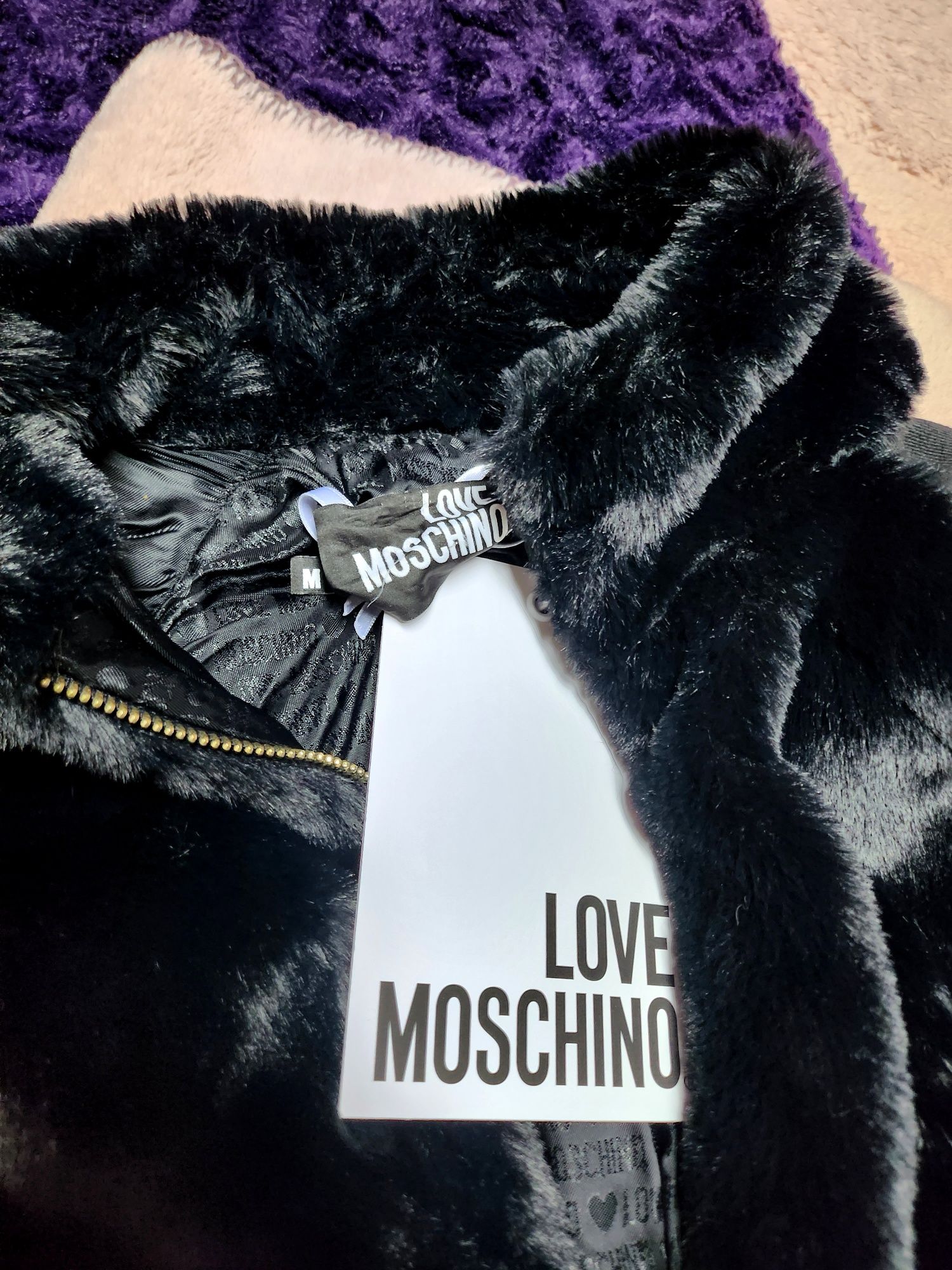 Ново пухкаво палтенце Love Moschino