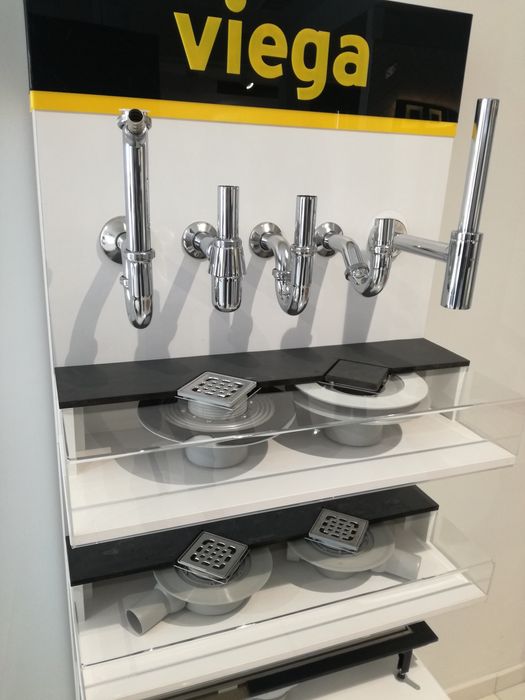 Дизайн и производство на рекламни стелажи и дисплеи