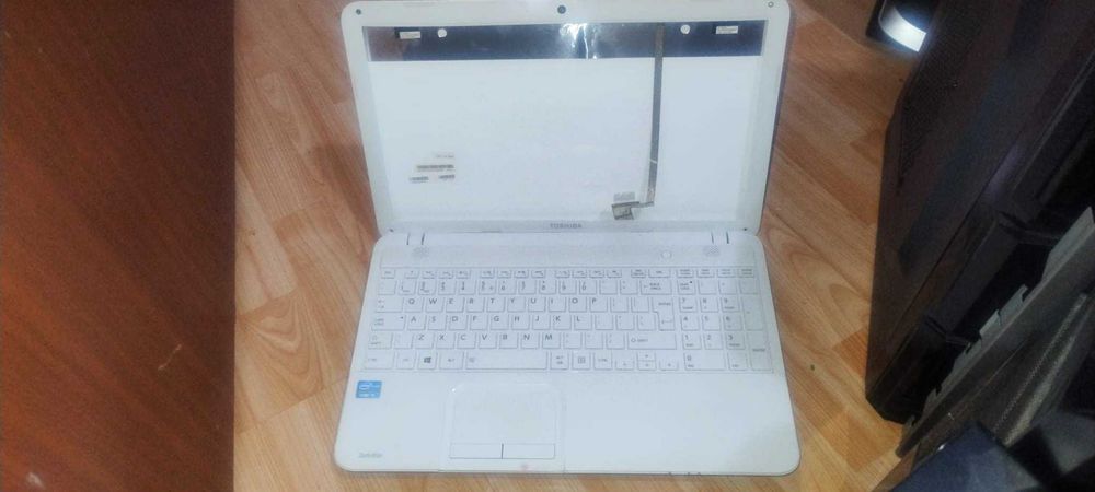Dezmembrez Laptop Toshiba Satellite C855 - EL