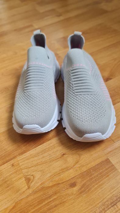 Кроссовки новые 35 рр