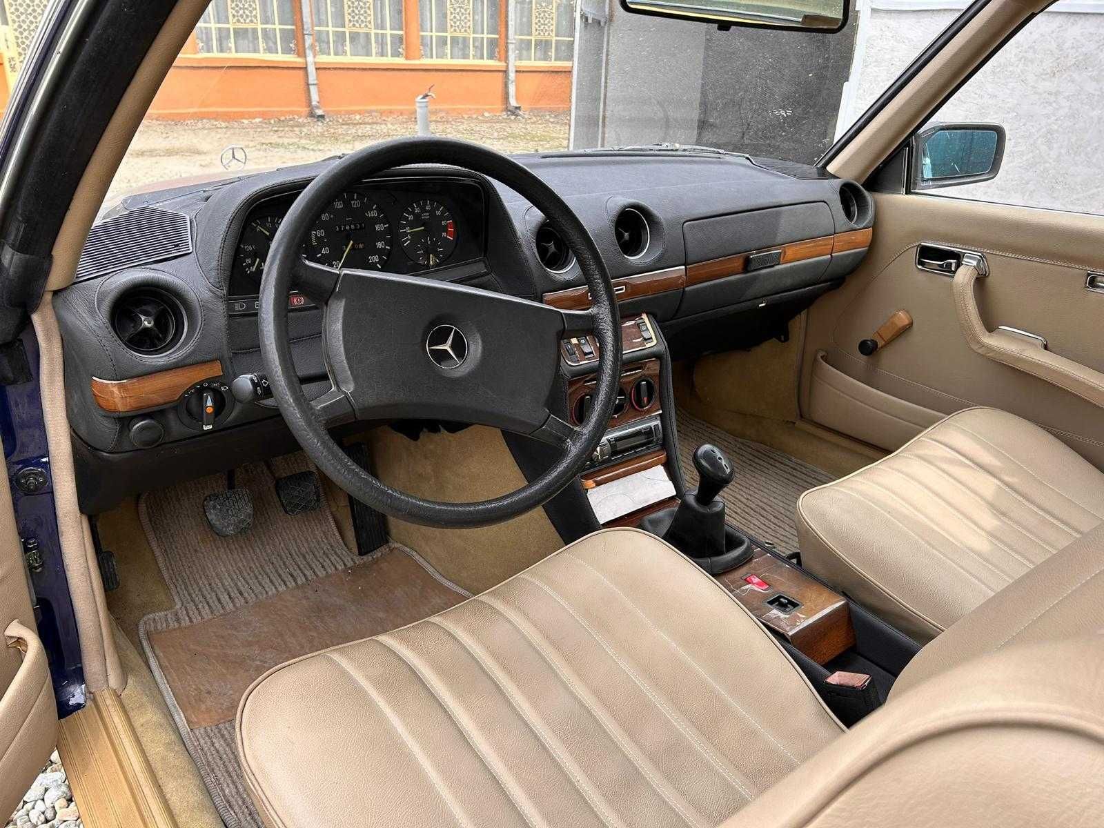 Mercedes-Benz W123 230CE Coupe Restaurat