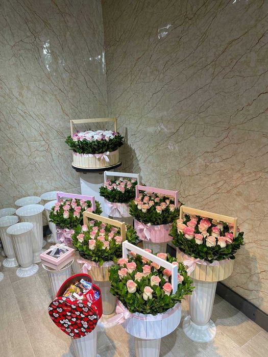 Доставка цветов по Ташкенту.  Рощы Букеты Корзины