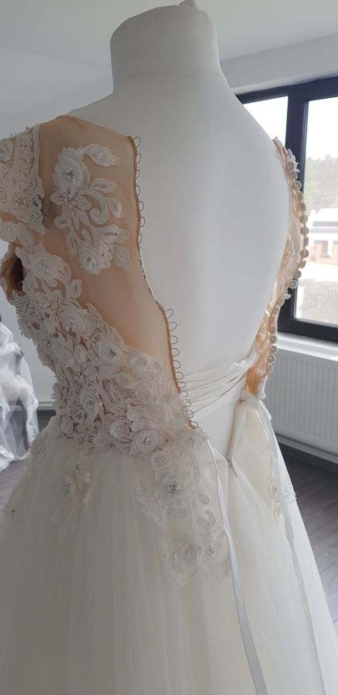 Vand rochie de mireasă pret negociabil