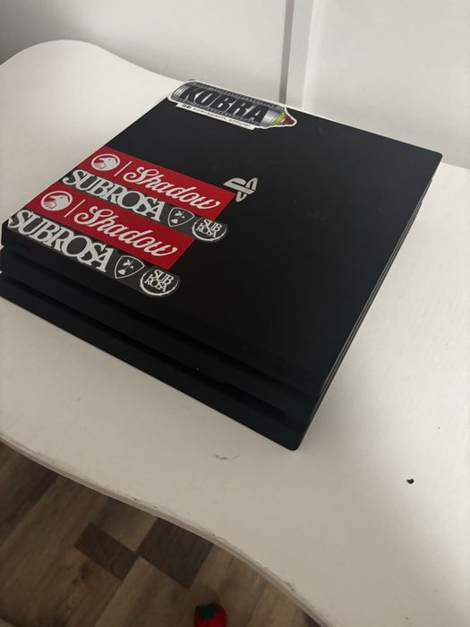 ps4 pro aproape nou + 4 jocuri