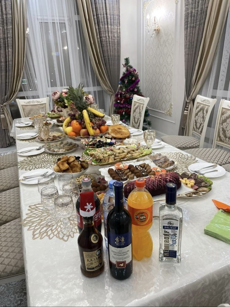 Стол со стульями