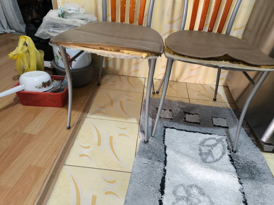 Два  крепких стула