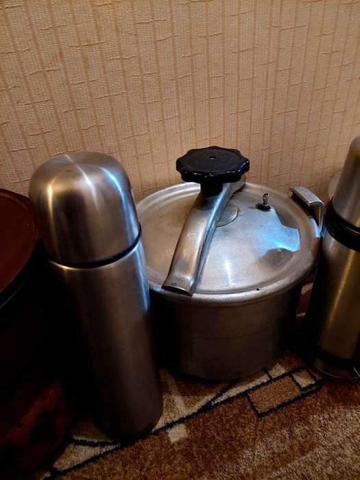 Продавам домашни потреби
