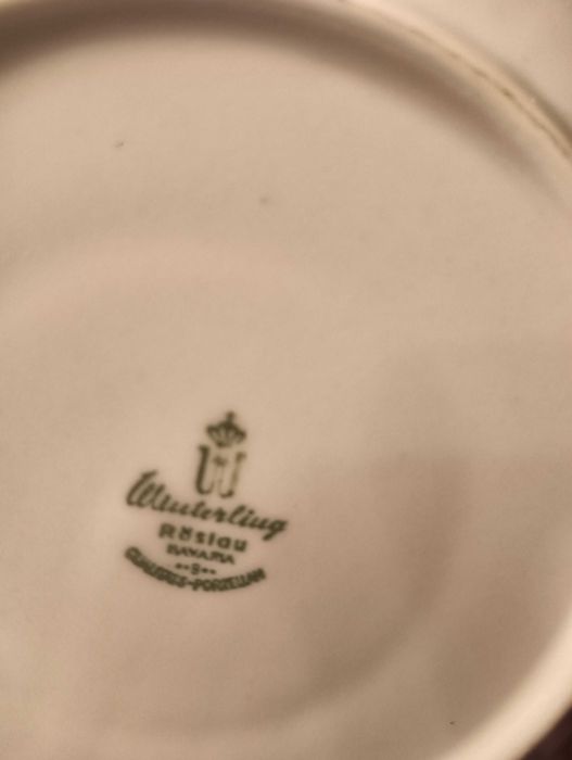 Set cina  portelan Bavaria cu flori marunte si bordura in relief