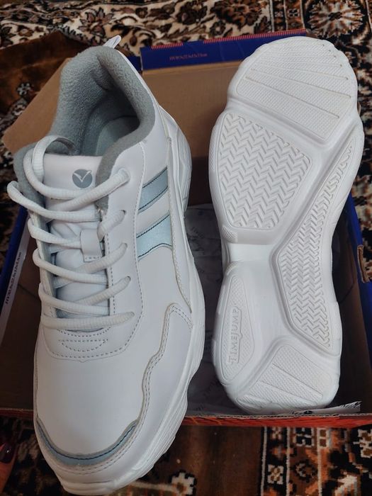 Кроссовки новые 41 размер