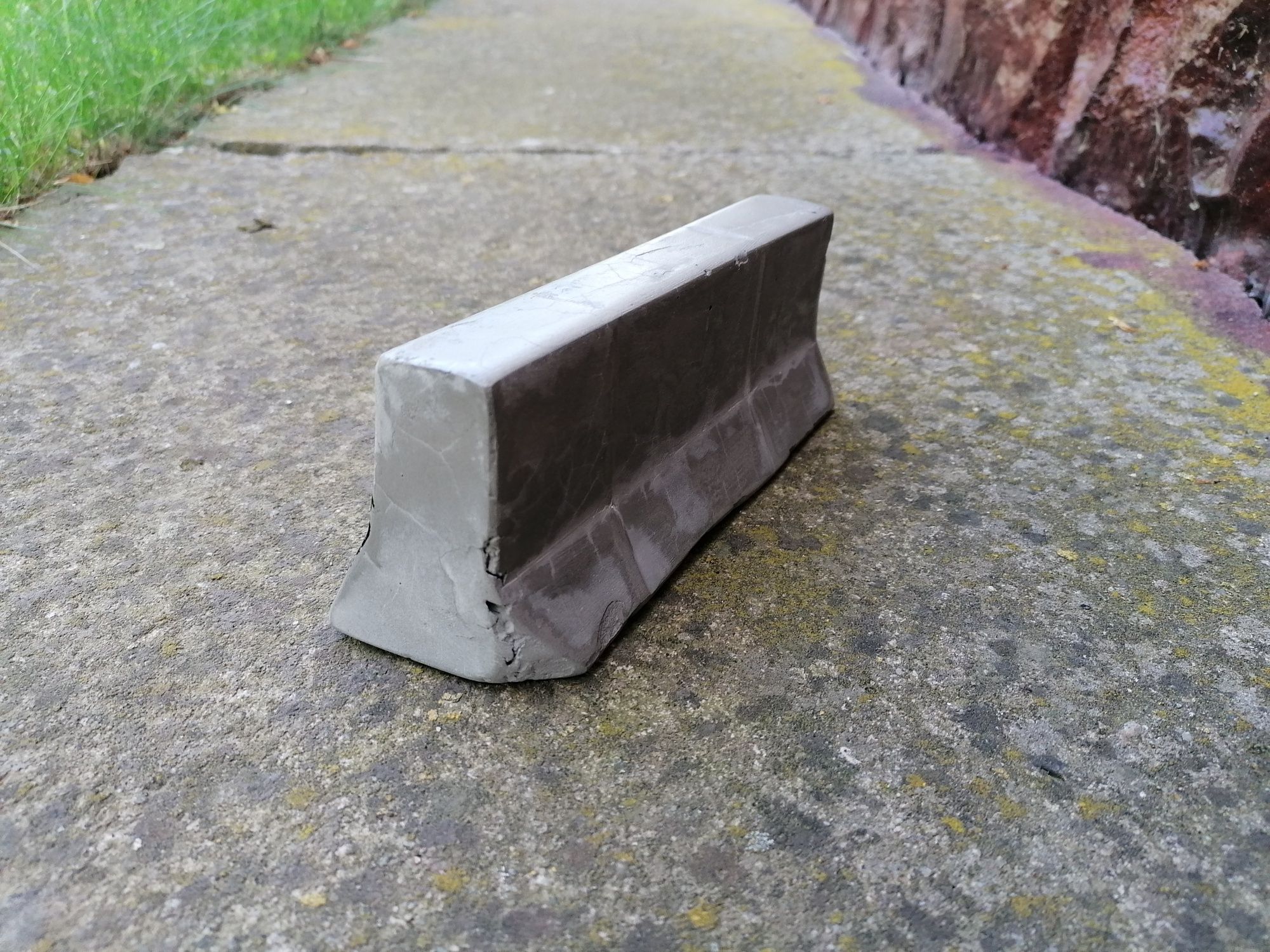 Obstacol fingerboard/tech deck de tip concrete barrier.