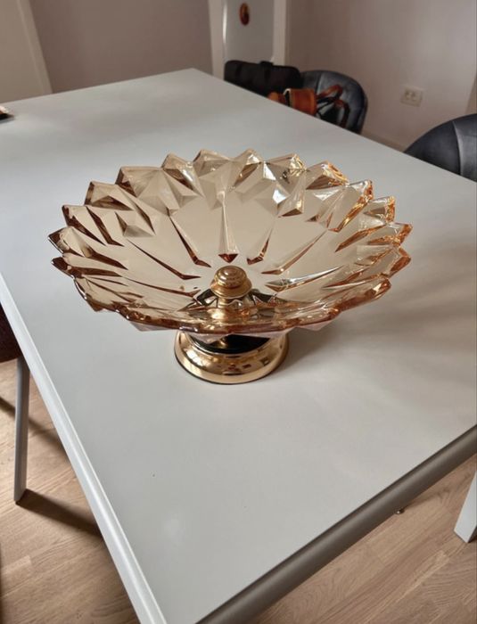 Fructiera din sticla cu picior