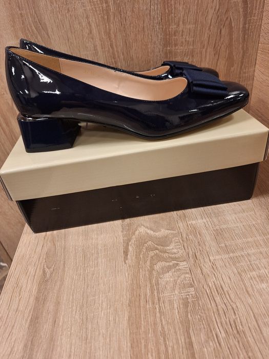 Тъмносини обувки от естествена кожа Sagan